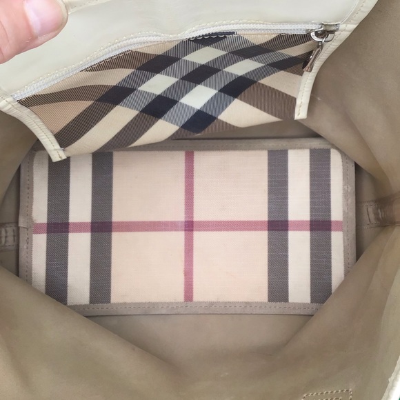 Burberry crafted their signature and iconic Nova check printed canvas 💯authentic - Picture 10 of 14